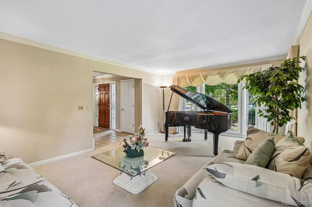 4523 Rivers Edge Drive Troy City, MI 48098