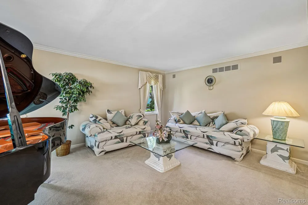 4523 Rivers Edge Drive Troy City, MI 48098
