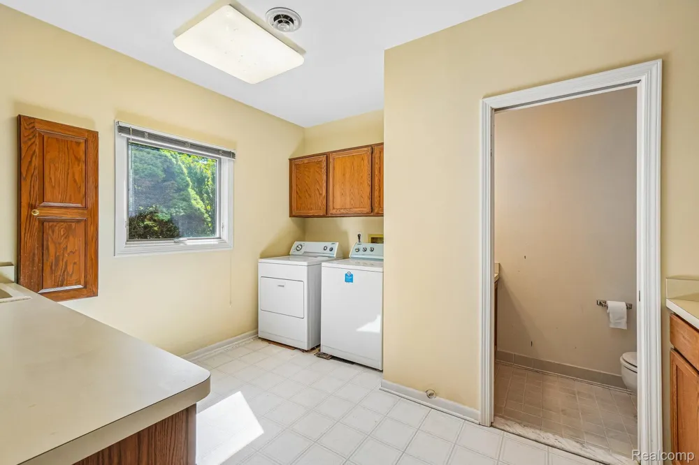 4523 Rivers Edge Drive Troy City, MI 48098