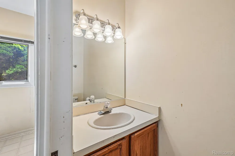 4523 Rivers Edge Drive Troy City, MI 48098