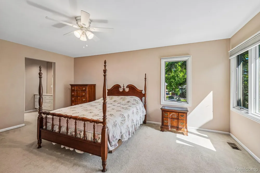 4523 Rivers Edge Drive Troy City, MI 48098