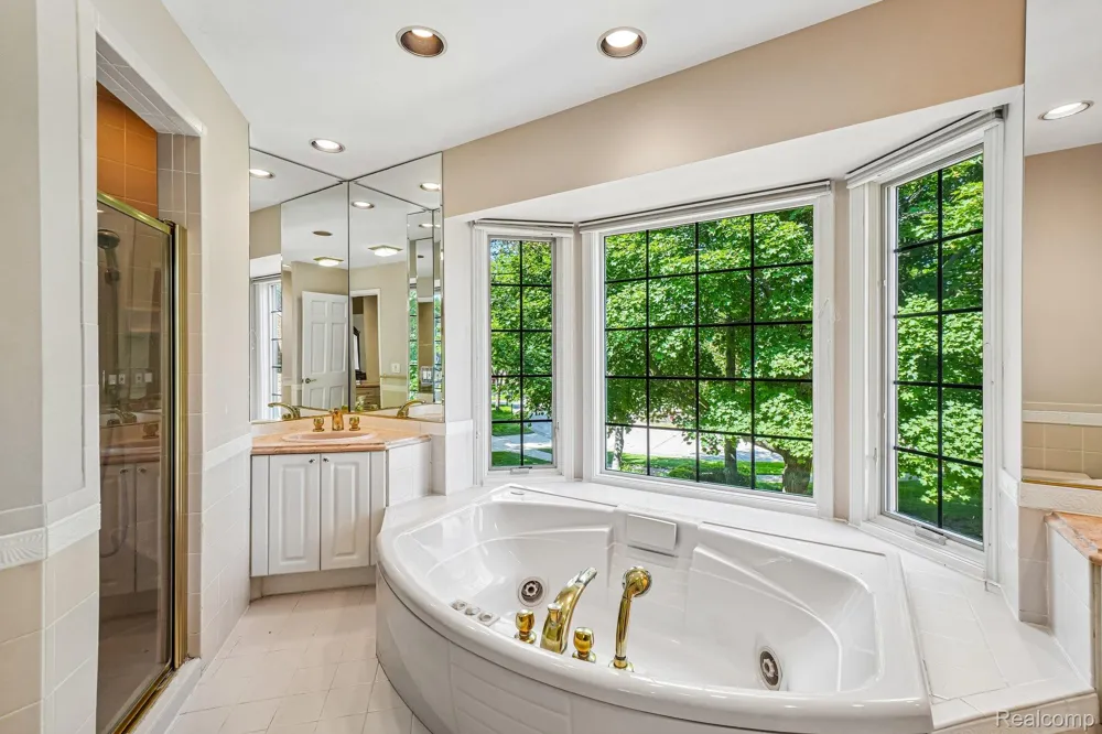 4523 Rivers Edge Drive Troy City, MI 48098