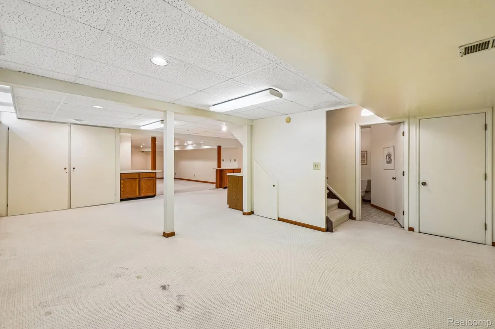 4523 Rivers Edge Drive Troy City, MI 48098