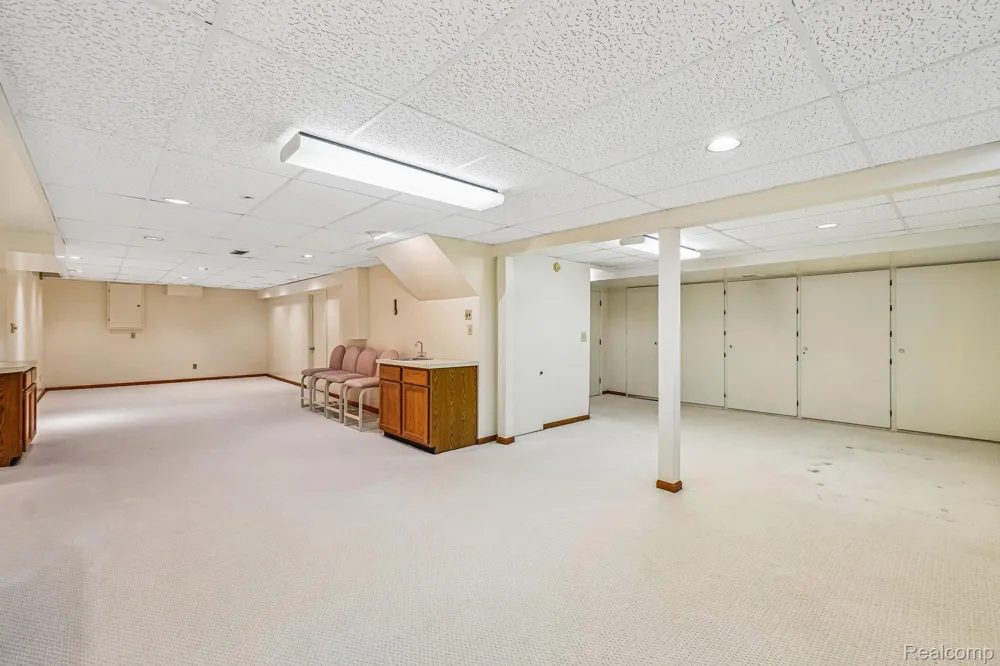 4523 Rivers Edge Drive Troy City, MI 48098