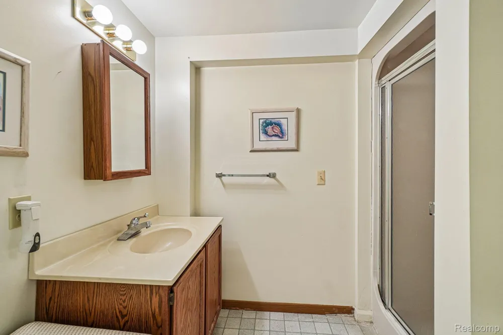 4523 Rivers Edge Drive Troy City, MI 48098