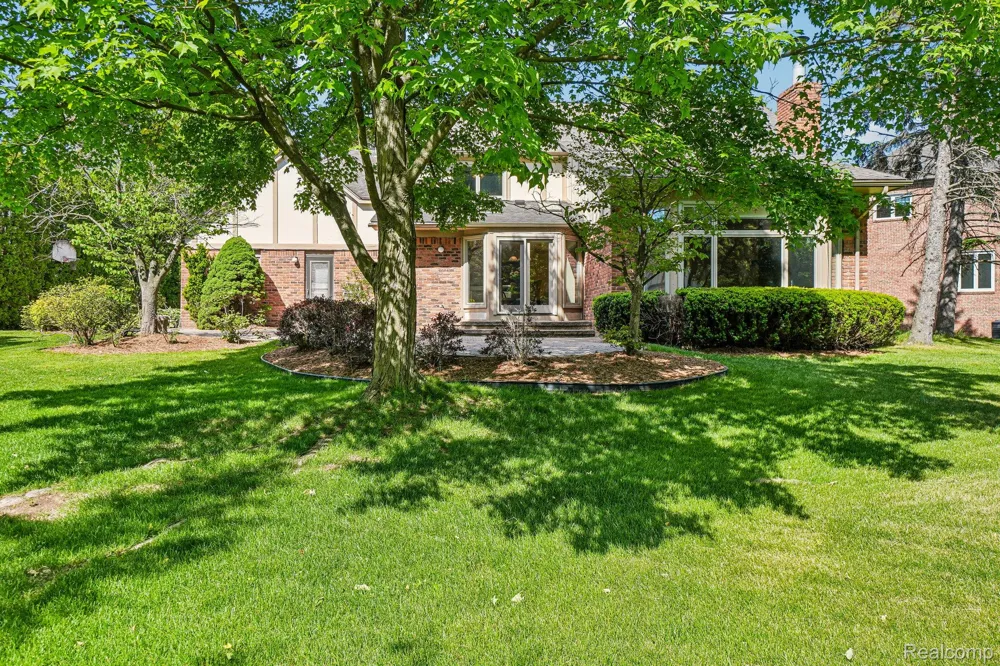 4523 Rivers Edge Drive Troy City, MI 48098