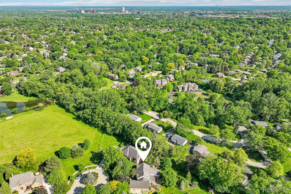 4523 Rivers Edge Drive Troy City, MI 48098