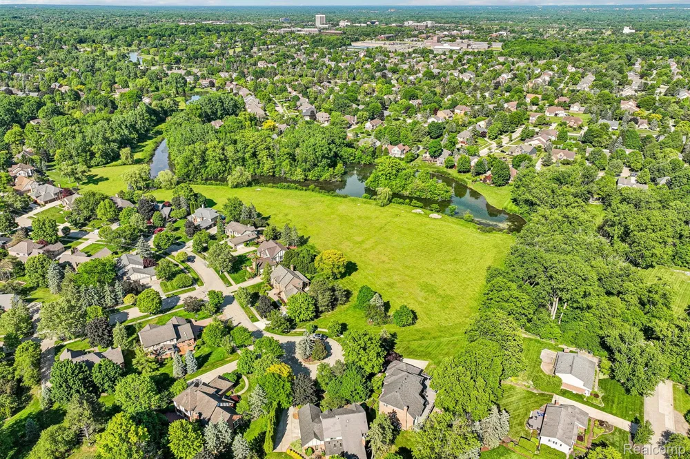 4523 Rivers Edge Drive Troy City, MI 48098