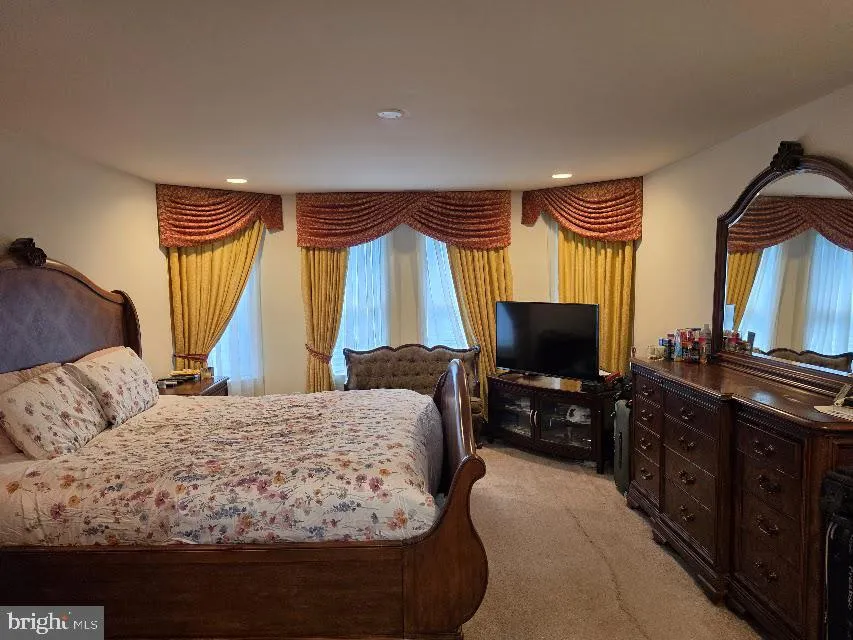 261 PHEASANT DRIVE Huntingdon Valley, PA 19006