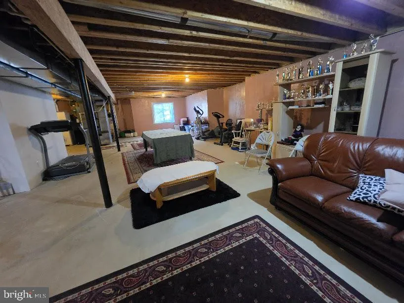 261 PHEASANT DRIVE Huntingdon Valley, PA 19006