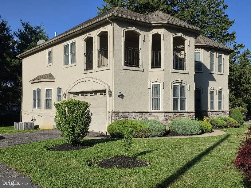261 PHEASANT DRIVE Huntingdon Valley, PA 19006