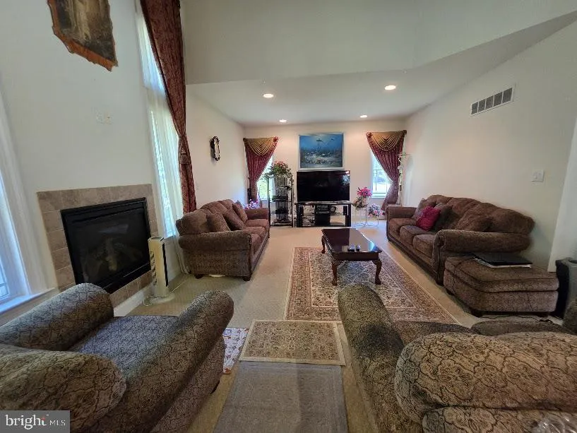 261 PHEASANT DRIVE Huntingdon Valley, PA 19006