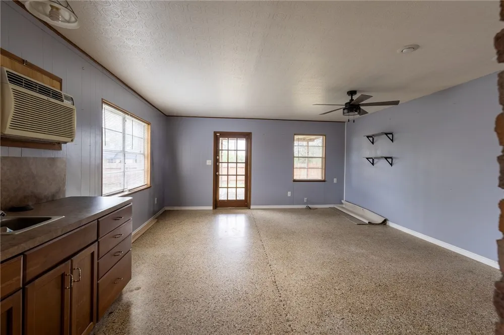 1400 Wren Lane Beeville, TX 78102