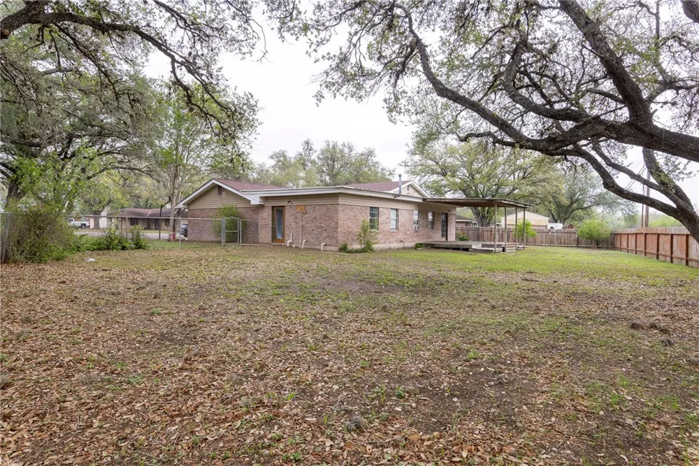1400 Wren Lane Beeville, TX 78102