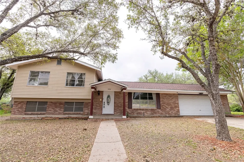 1400 Wren Lane Beeville, TX 78102