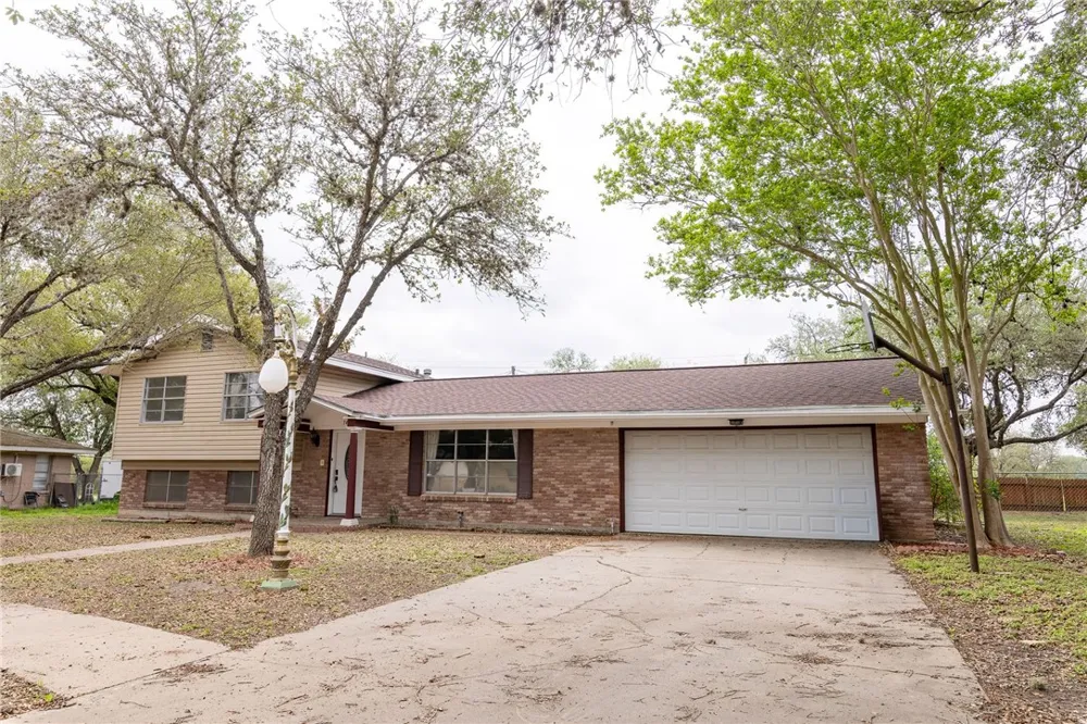 1400 Wren Lane Beeville, TX 78102