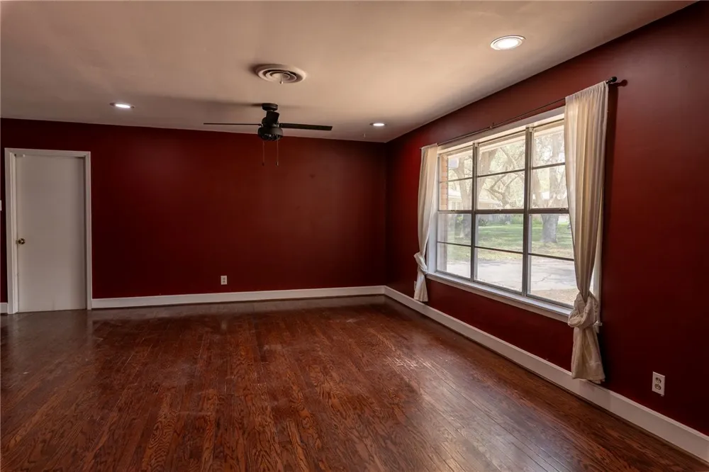 1400 Wren Lane Beeville, TX 78102