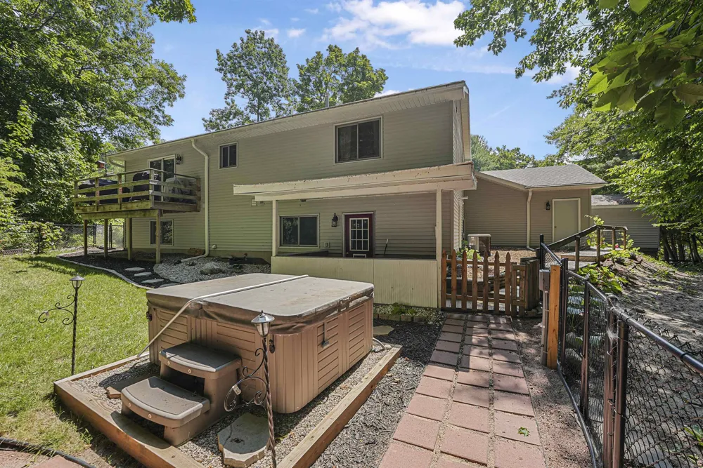 10159 Council Oak Drive Peninsula Township, MI 49686