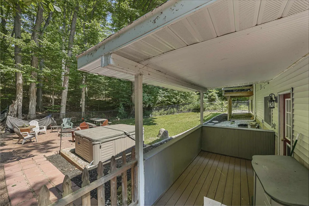 10159 Council Oak Drive Peninsula Township, MI 49686