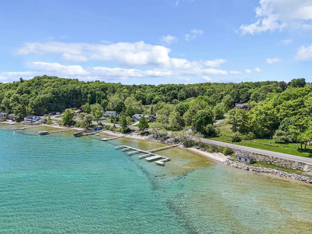 10159 Council Oak Drive Peninsula Township, MI 49686