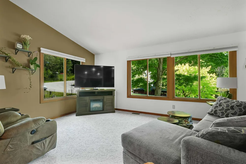10159 Council Oak Drive Peninsula Township, MI 49686