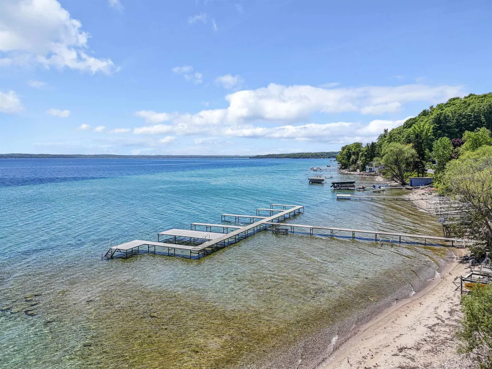 10159 Council Oak Drive Peninsula Township, MI 49686