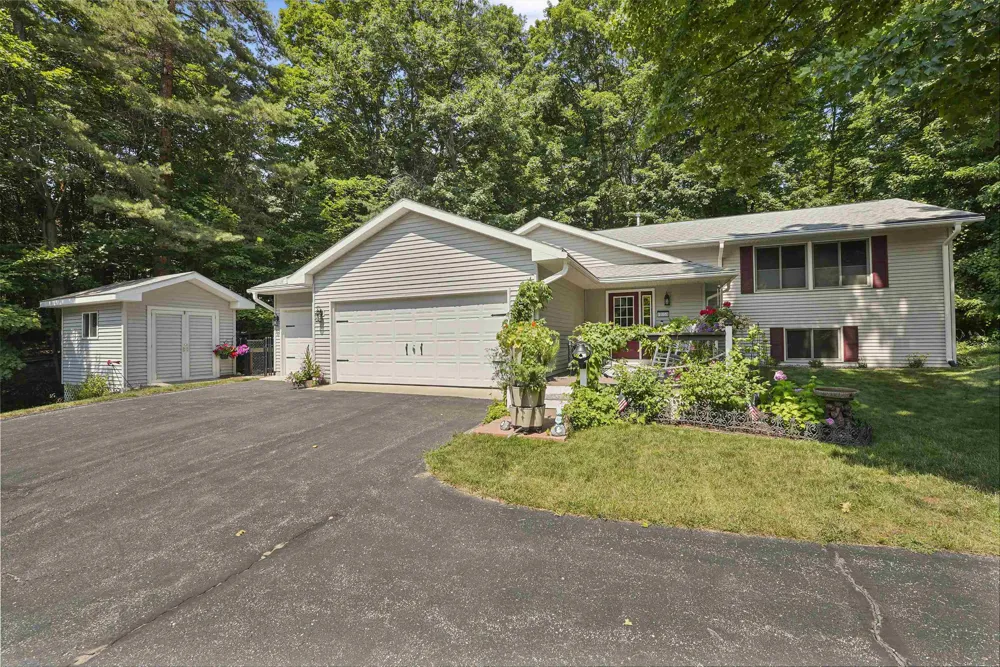 10159 Council Oak Drive Peninsula Township, MI 49686