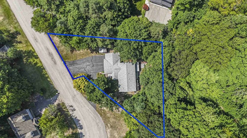 10159 Council Oak Drive Peninsula Township, MI 49686