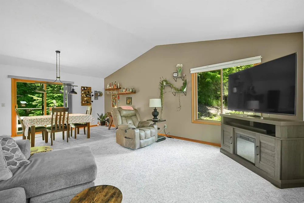 10159 Council Oak Drive Peninsula Township, MI 49686