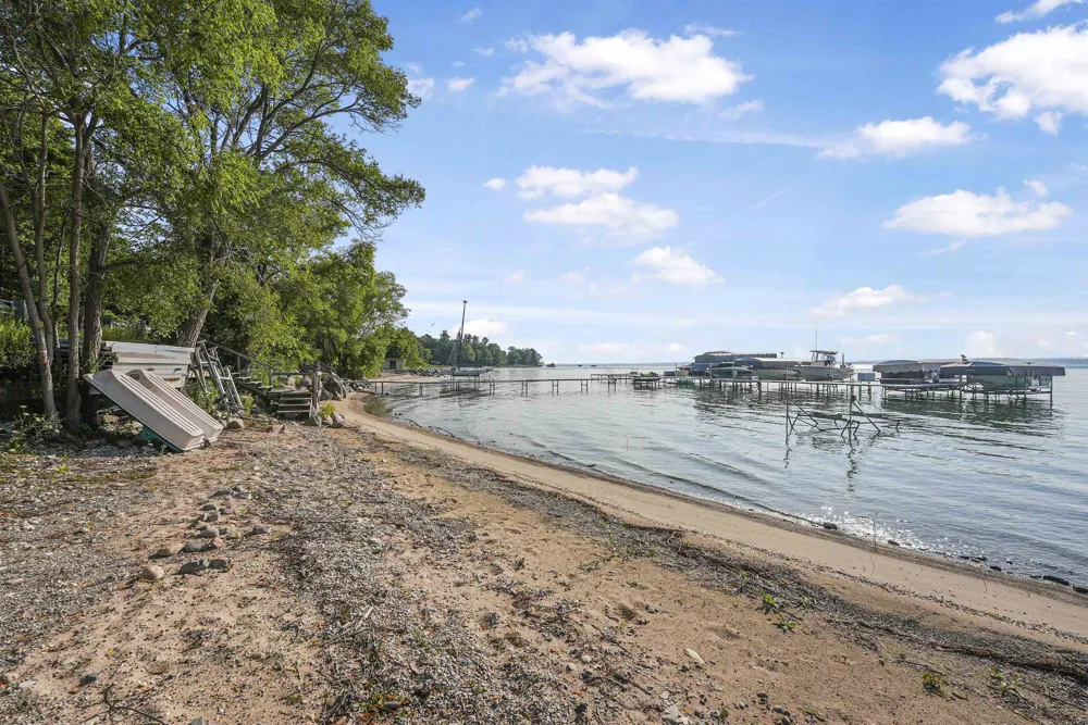 10159 Council Oak Drive Peninsula Township, MI 49686