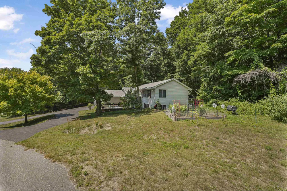 10159 Council Oak Drive Peninsula Township, MI 49686