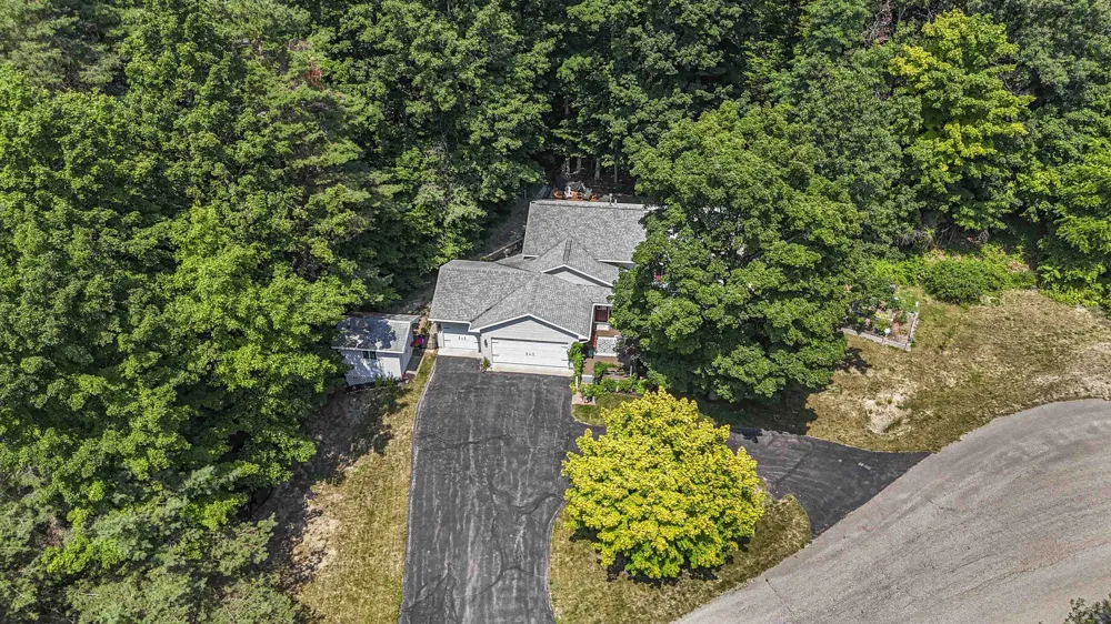 10159 Council Oak Drive Peninsula Township, MI 49686