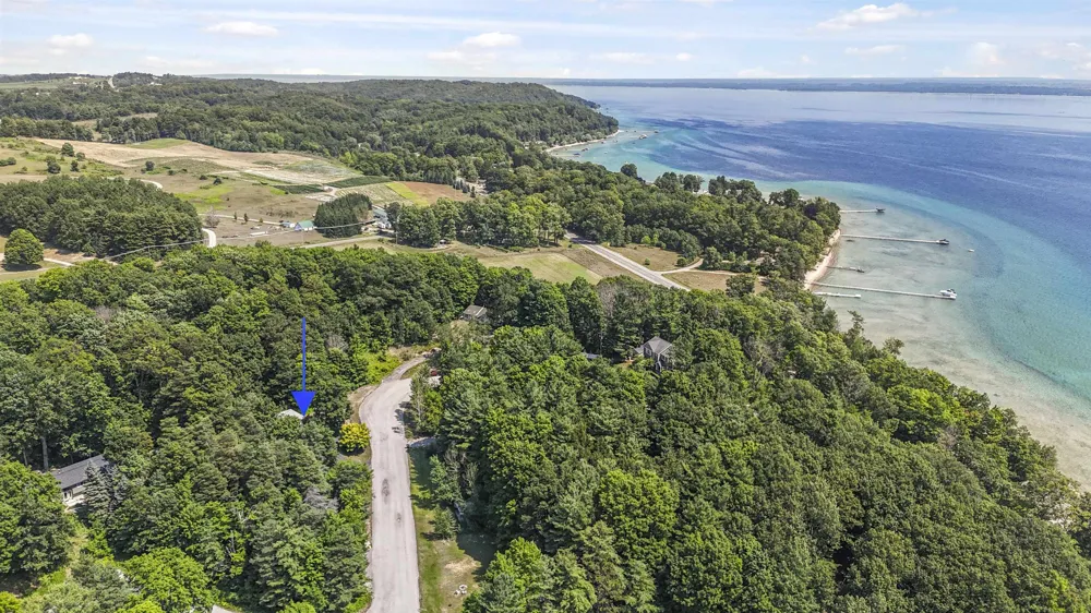 10159 Council Oak Drive Peninsula Township, MI 49686