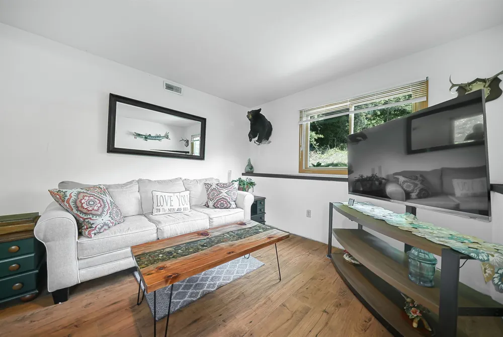 10159 Council Oak Drive Peninsula Township, MI 49686