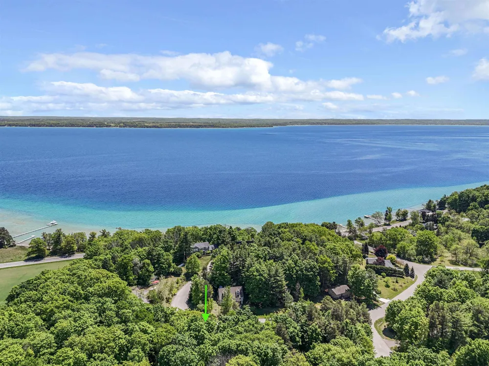 10159 Council Oak Drive Peninsula Township, MI 49686