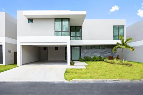 RIVIERA PARKVIEW 135 SALONGA STREET