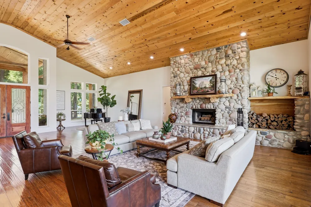 1357 County Road 3504 Bullard, TX 75757