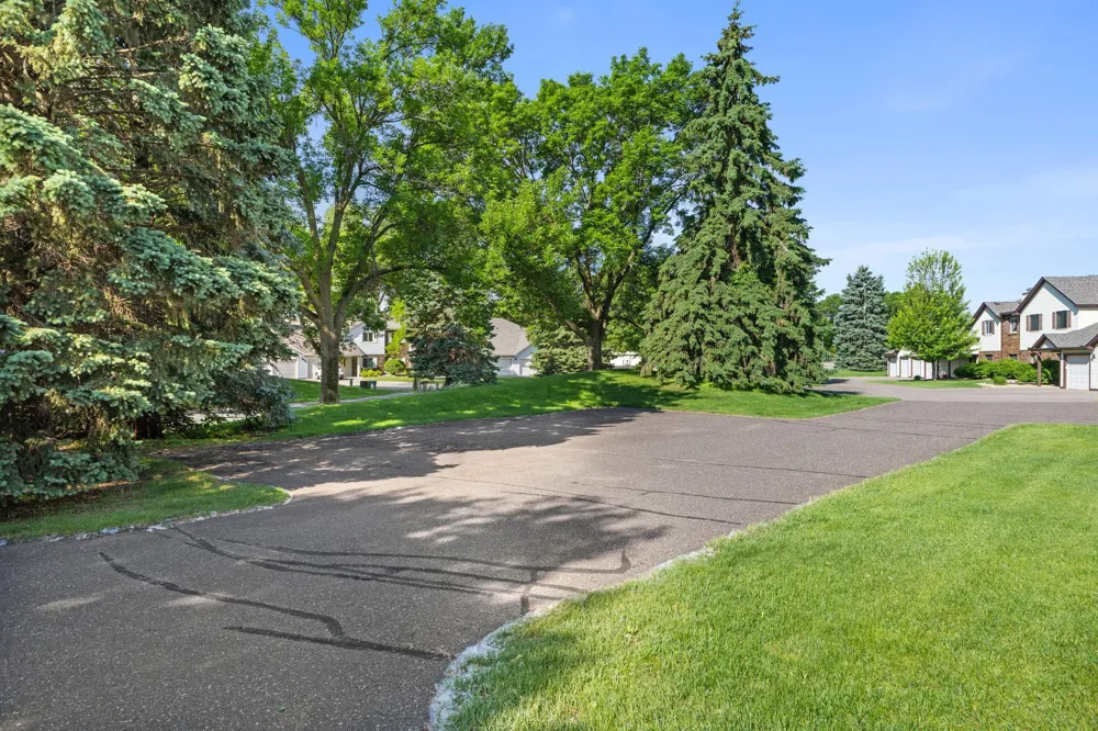 975 Heritage Court E #206 Vadnais Heights, MN 55127