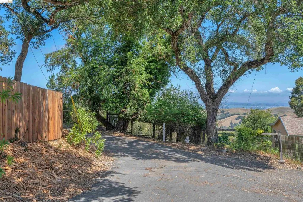 7001 Monte Verde Rd El Sobrante, CA 94803