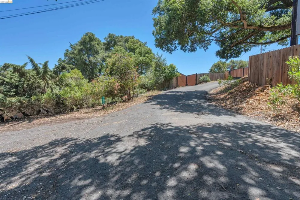 7001 Monte Verde Rd El Sobrante, CA 94803