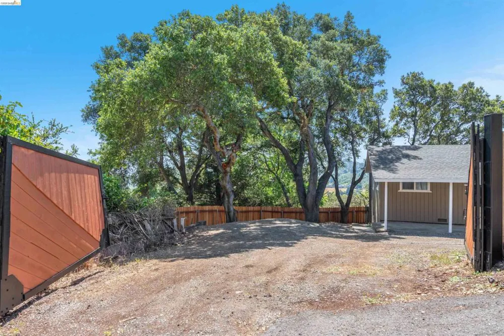 7001 Monte Verde Rd El Sobrante, CA 94803