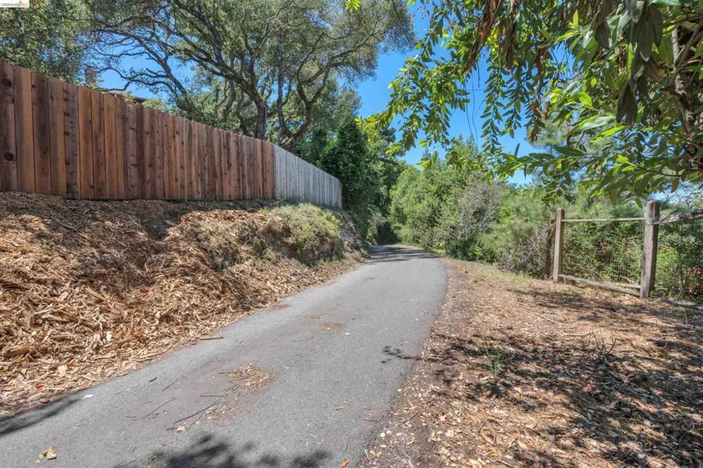 7001 Monte Verde Rd El Sobrante, CA 94803