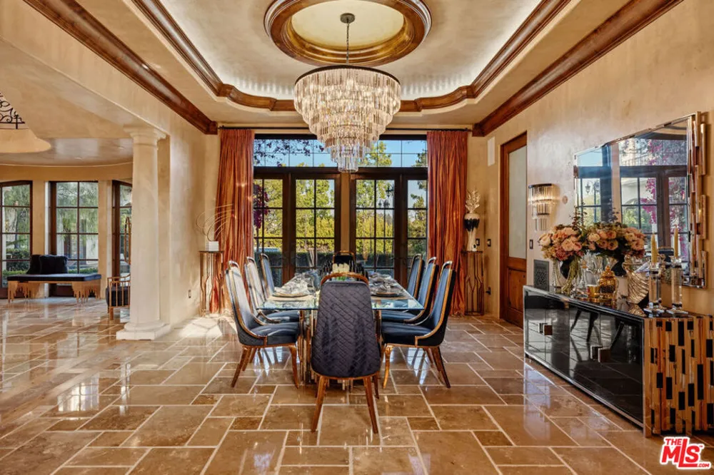 2374 Earls Court Los Angeles, CA 90077