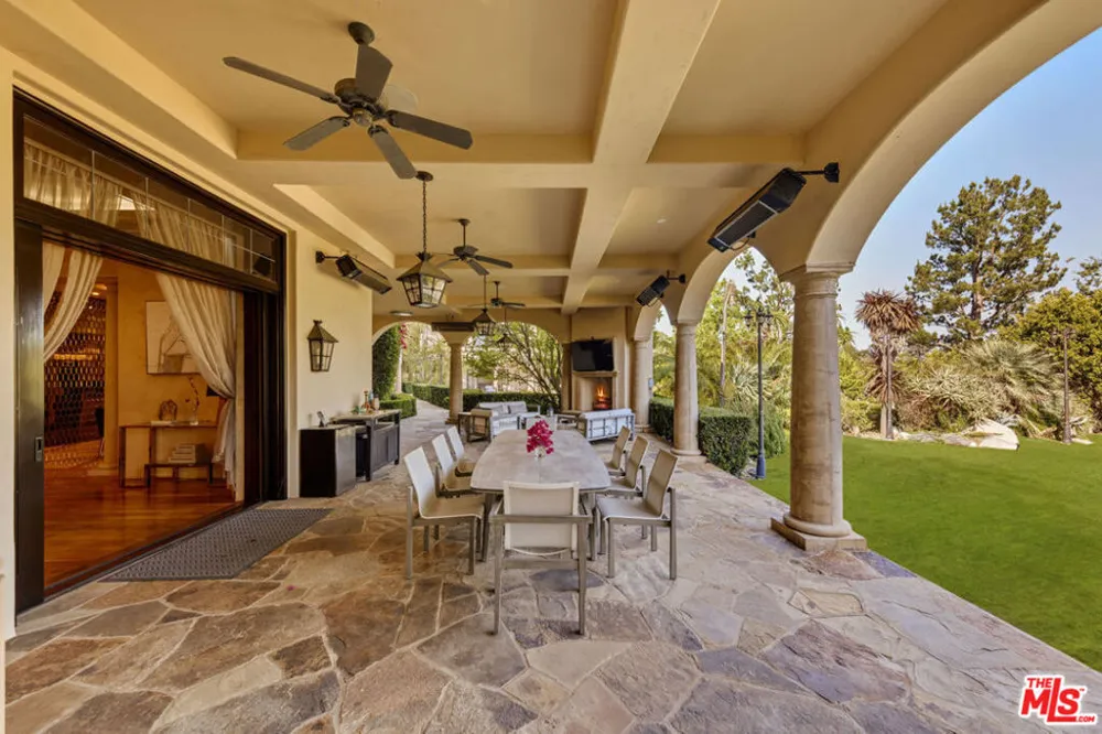 2374 Earls Court Los Angeles, CA 90077