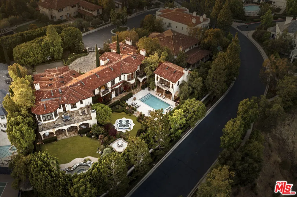 2374 Earls Court Los Angeles, CA 90077