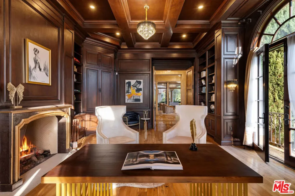 2374 Earls Court Los Angeles, CA 90077