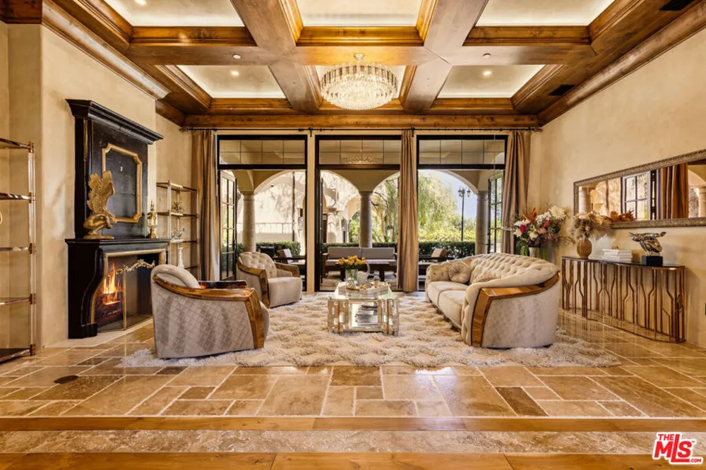 2374 Earls Court Los Angeles, CA 90077