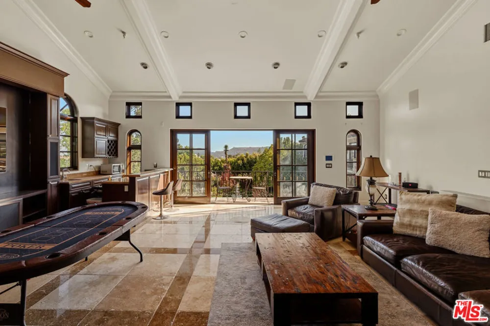 2374 Earls Court Los Angeles, CA 90077