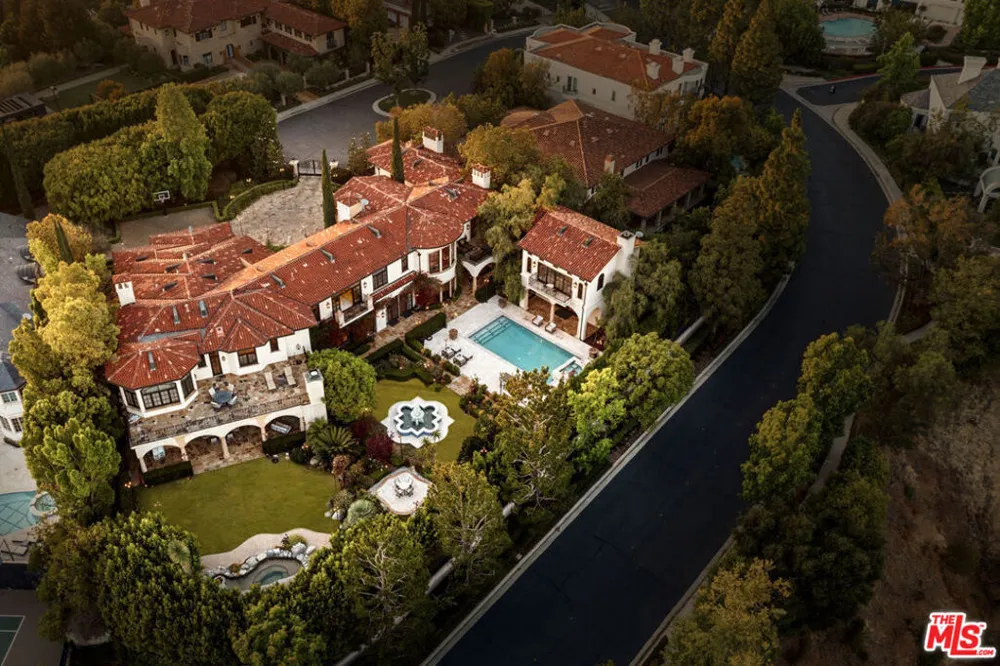 2374 Earls Court Los Angeles, CA 90077