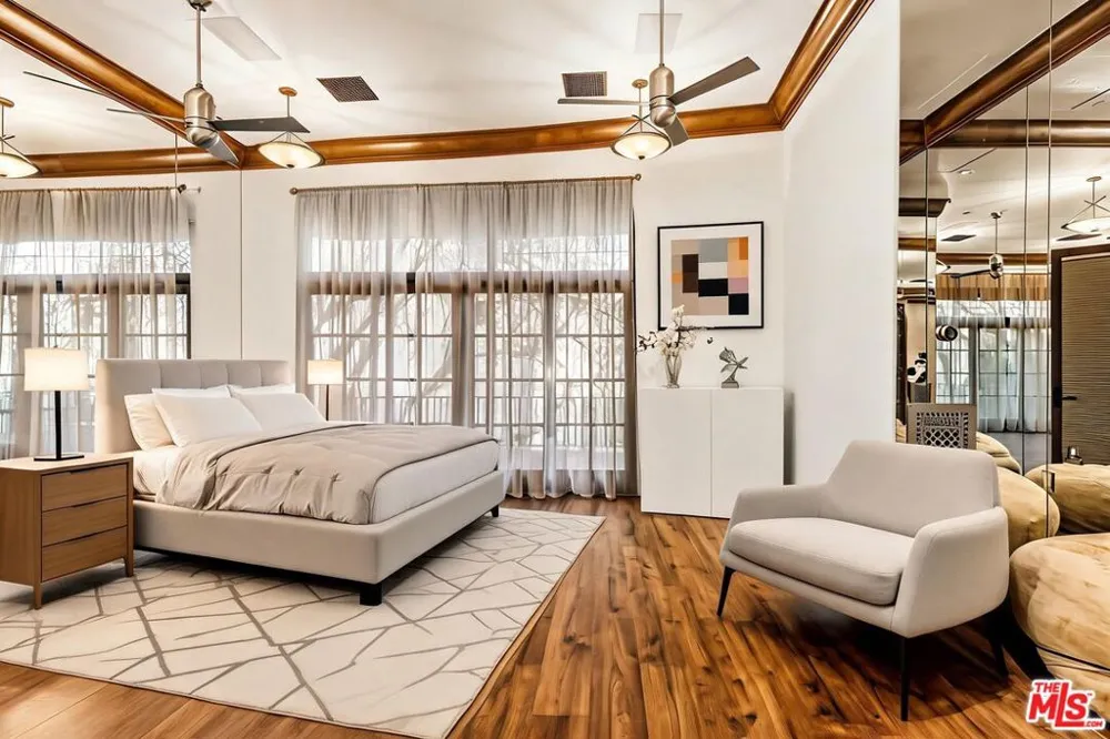 2374 Earls Court Los Angeles, CA 90077
